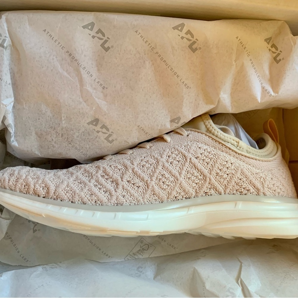 ❌SOLD❌ 🎉2 HPs NIB NWT APL TECHLOOM PHANTOM Rare Pastel Pink Beach Ivory SNEAKER - Picture 7 of 8